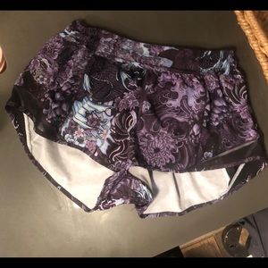 Lululemon Hotty Hot Short II 2.5”
